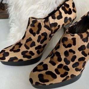 Stuart Weitzman 4-inch, high-heeled shoes, barely worn.